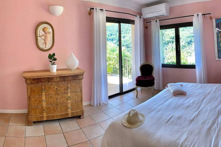 Villa with Sea and Mountains Panoramic breathtaking views. in Saint-Jeannet, Mediterranean Coast (France)