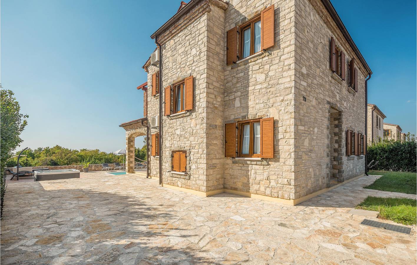 Charmante 2-Zimmer-Wohnung mit Terrasse, WLAN und Parkplatz in Jursici in Jursici, Svetvinčenat