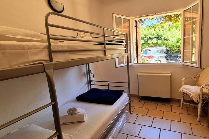 Location de vacances pour 14 personnes, avec jardin dans Sainte-Lucie de Porto-Vecchio - 3