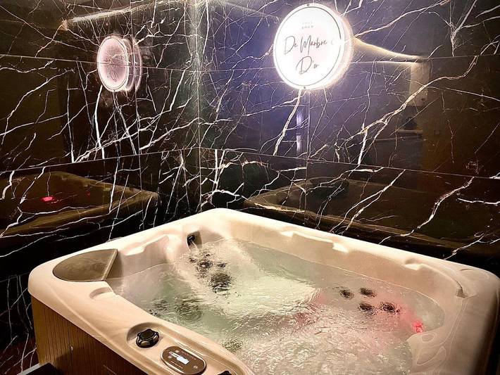 Gîte pour 2 personnes, avec jacuzzi et terrasse à Argenton-les-Vallées - 2