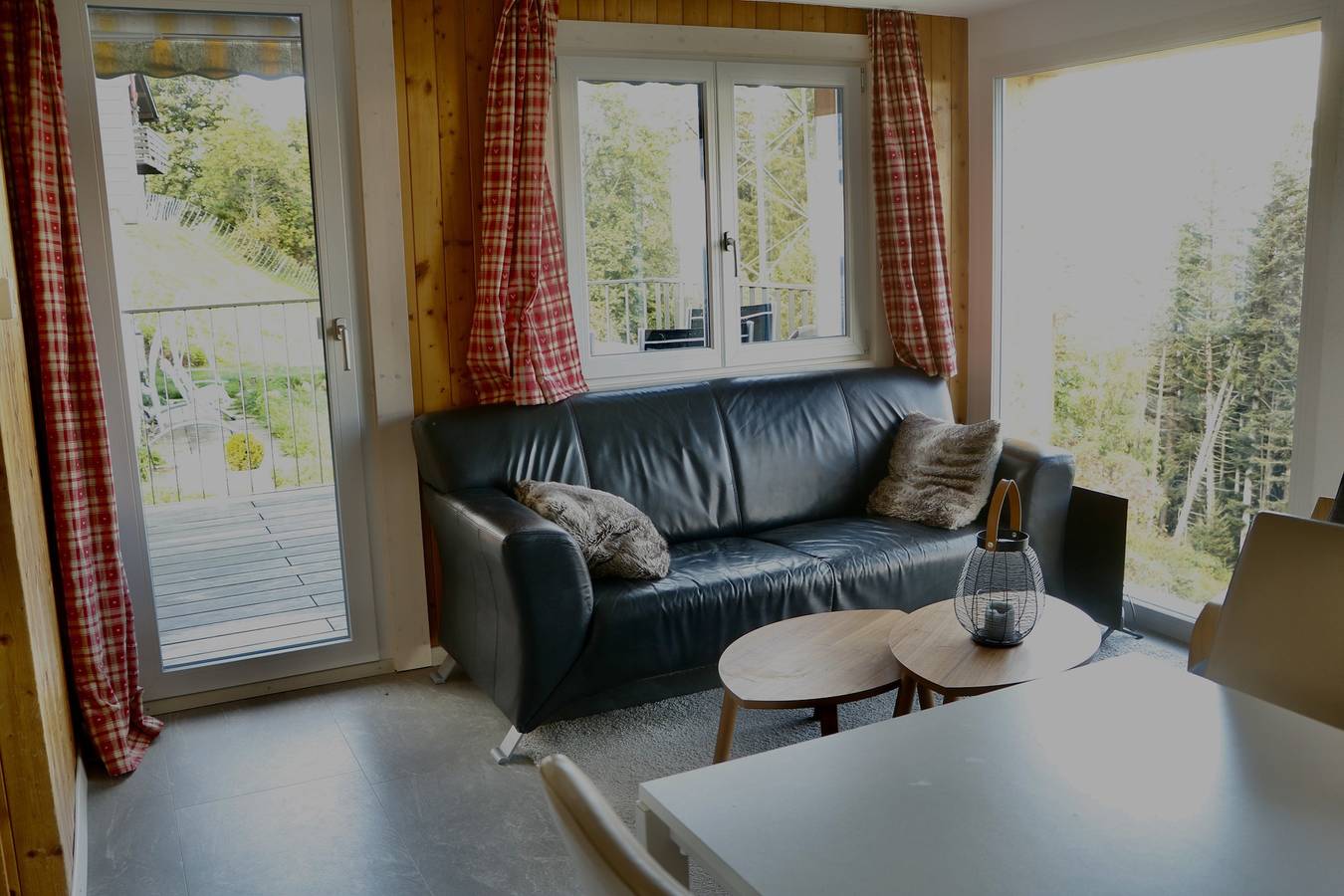 Ganze Ferienwohnung, Chalet Wiesehöckli (Charmingstay) - 3 Zimmerwohnung Bad/Dusche/Balkon/Aussen-Whirlpool in Quarten, Churer Rheintal