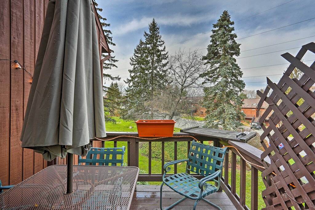 Pet-Friendly Townhome w/ Community Hot Tub! in Mountain Creek