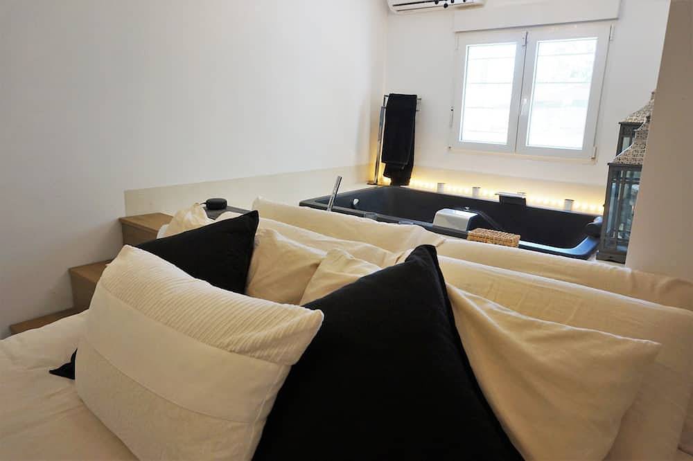 Finca La Caprichosa, Piscina climatizada y Jacuzzi in Lillo, Provincia de Toledo