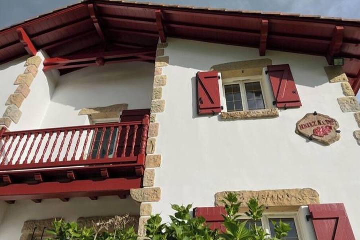 Gîte pour 12 personnes, avec jardin, animaux acceptés à Pagolle