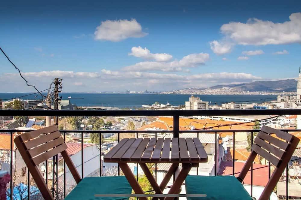 Scenic Three-Level Retreat in Izmir, Égée turque