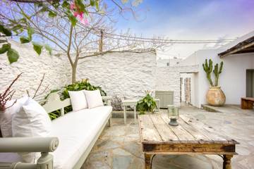 Location de vacances pour 4 personnes, avec terrasse et jardin dans Folégandros