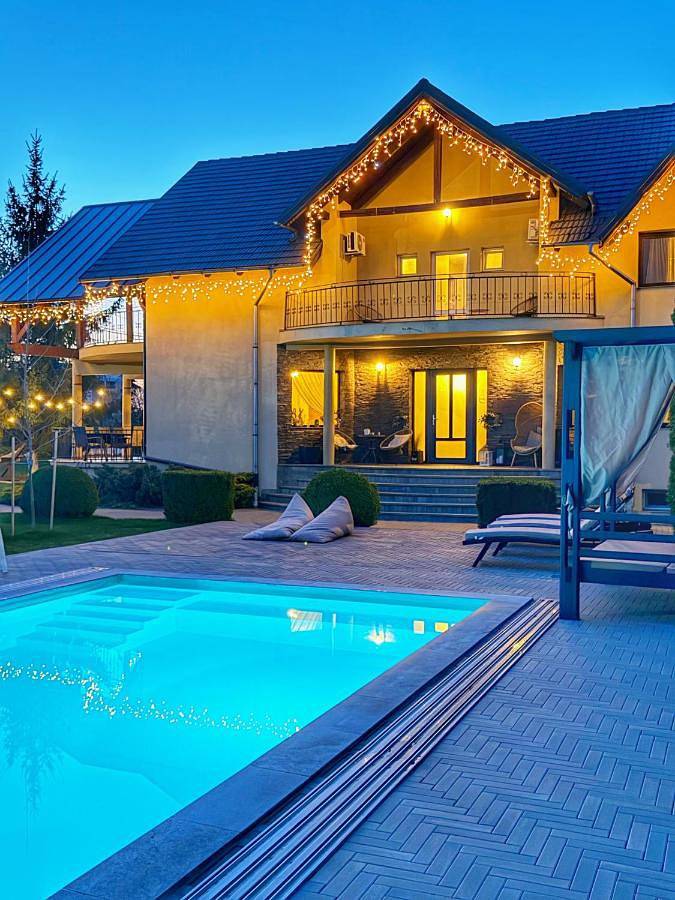 Maison d’hôte pour 10 personnes, avec Balcon et Terrasse ainsi que Jacuzzi et Jardin à Brașov