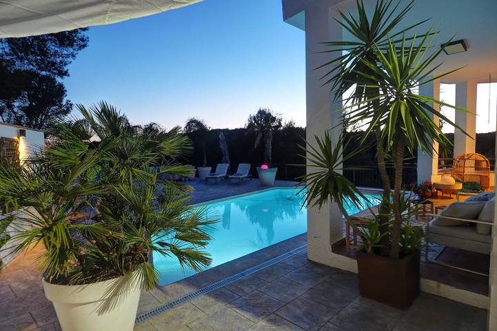 Chalet para 10 personas, con terraza además de jardín y piscina en Garraf - 2