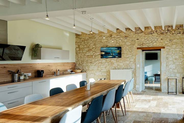 Location de vacances pour 14 personnes, avec jardin à Saint-Macaire-du-Bois