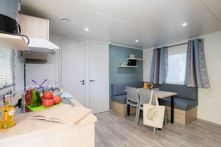 Location de vacances pour 5 personnes, avec terrasse ainsi que jacuzzi et piscine, animaux acceptés à Saint-Geniès - 3