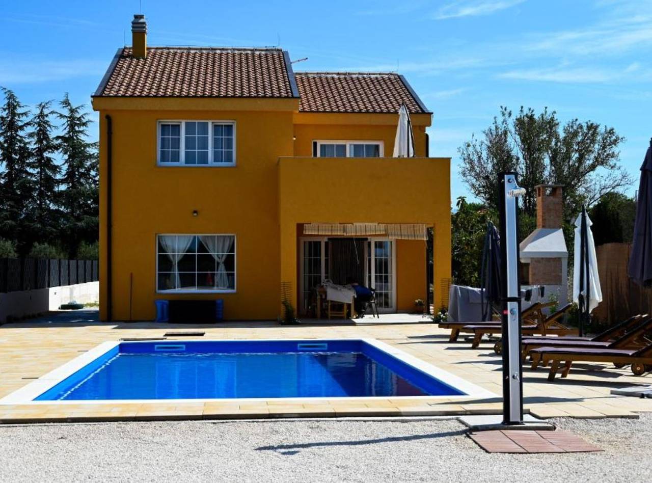 Villa für 8 Personen mit Meerblick in Nin, Zadar