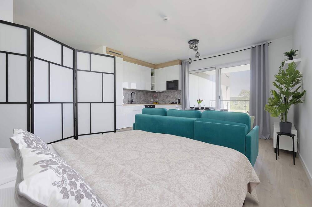 Ganze Wohnung, Modernes Studio mit Terrasse | Swimmingpool und Parkplatz in Masowien