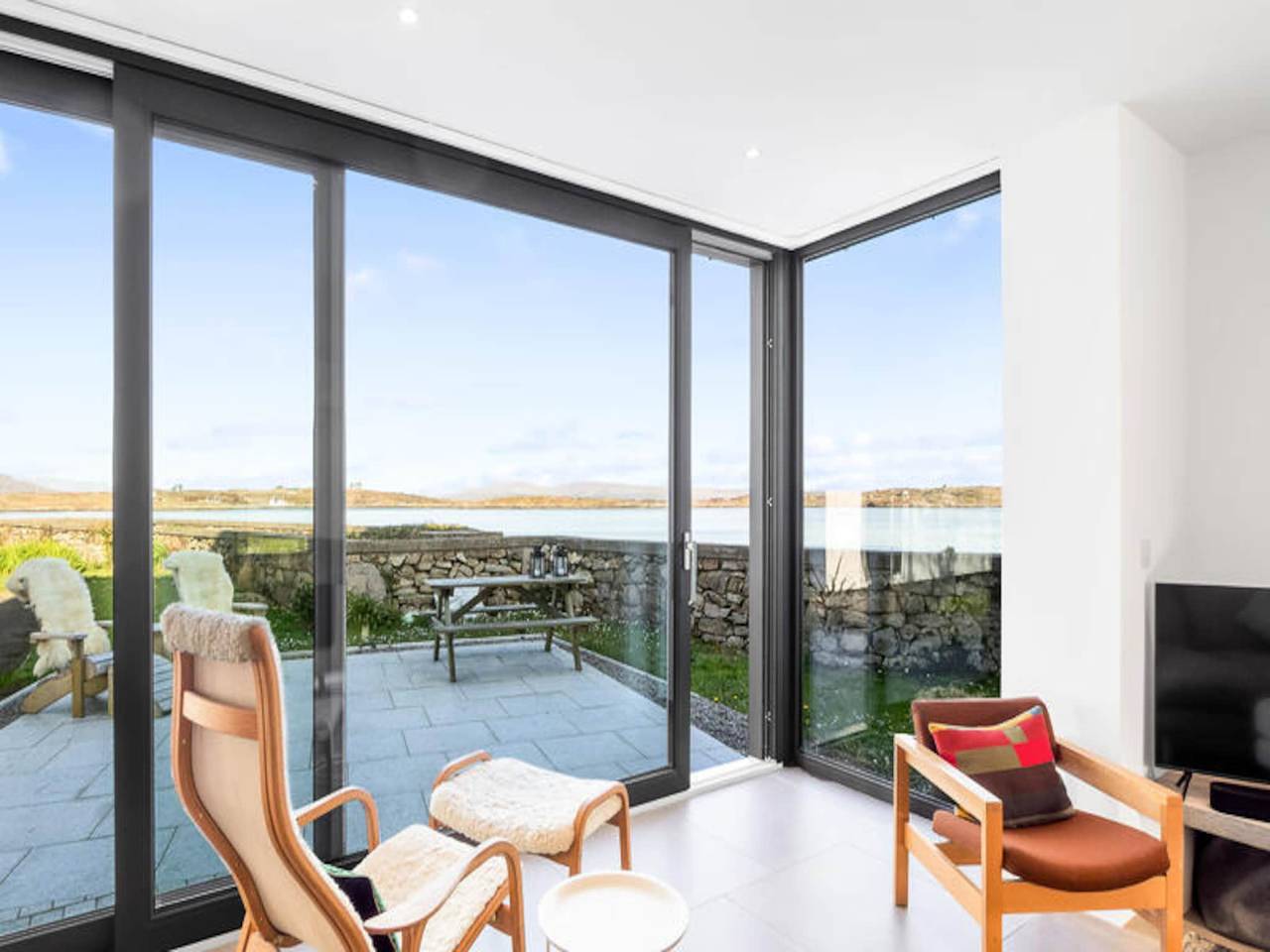 Entire apartment, Cottage in Roundstone near Gurteen Bay in Roundstone, Connemara