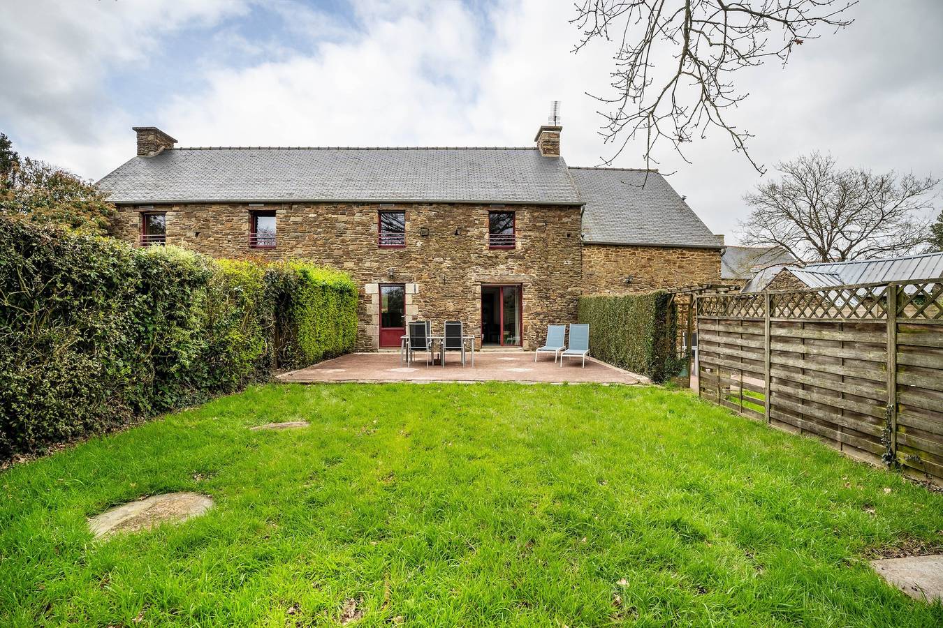 Ferienhaus 'Gite Palombe' mit privater Terrasse, Garten und Wlan in Lanvallay, Dinan und Umgebung