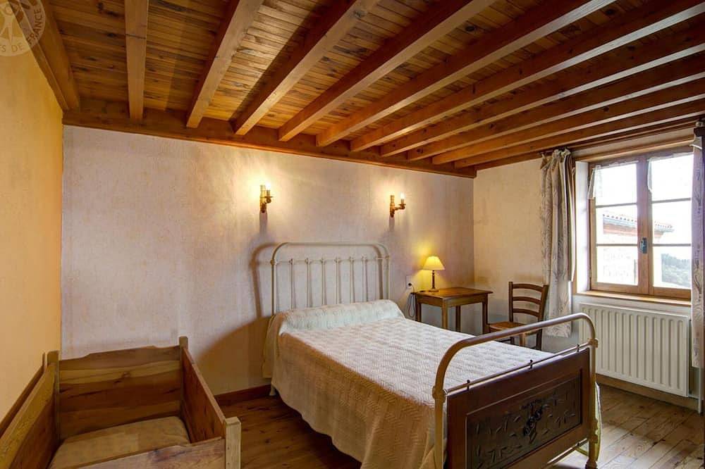 Maison avec 4 chambres et cheminée à Saint-Bonnet-le-Courreau in Saint-Bonnet-le-Courreau, Montbrison
