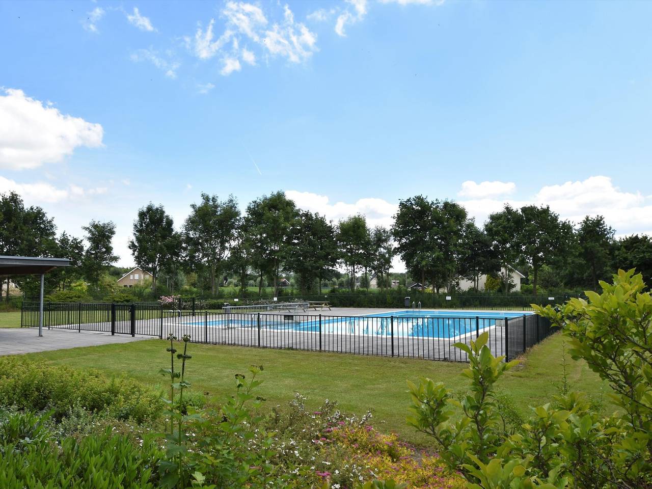 Ferienhaus in Flevoland mit Pool in Flevoland