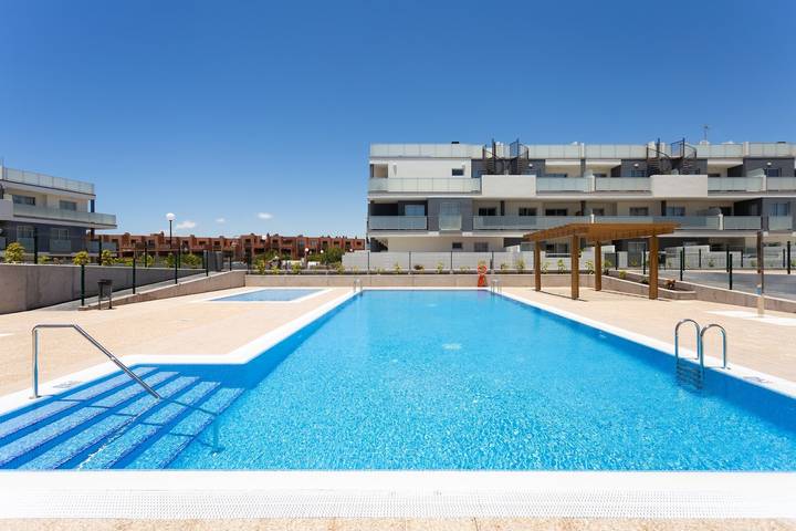 Apartamento entero, Apartamento vacacional La Tejita cerca de la playa con Wi-Fi, terraza y piscina compartida in La Tejita, Granadilla de Abona