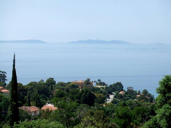 Appartement de vacances pour 3 personnes, avec terrasse ainsi que jardin et piscine