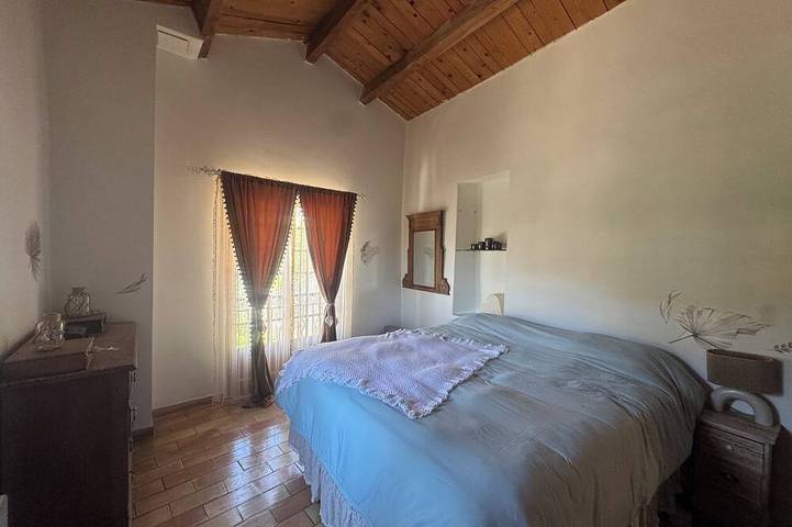 Charming house in Esparron de verdon, at the foot of the castle, overlooking the village. in Esparron-de-Verdon, Alpes de Alta Provenza