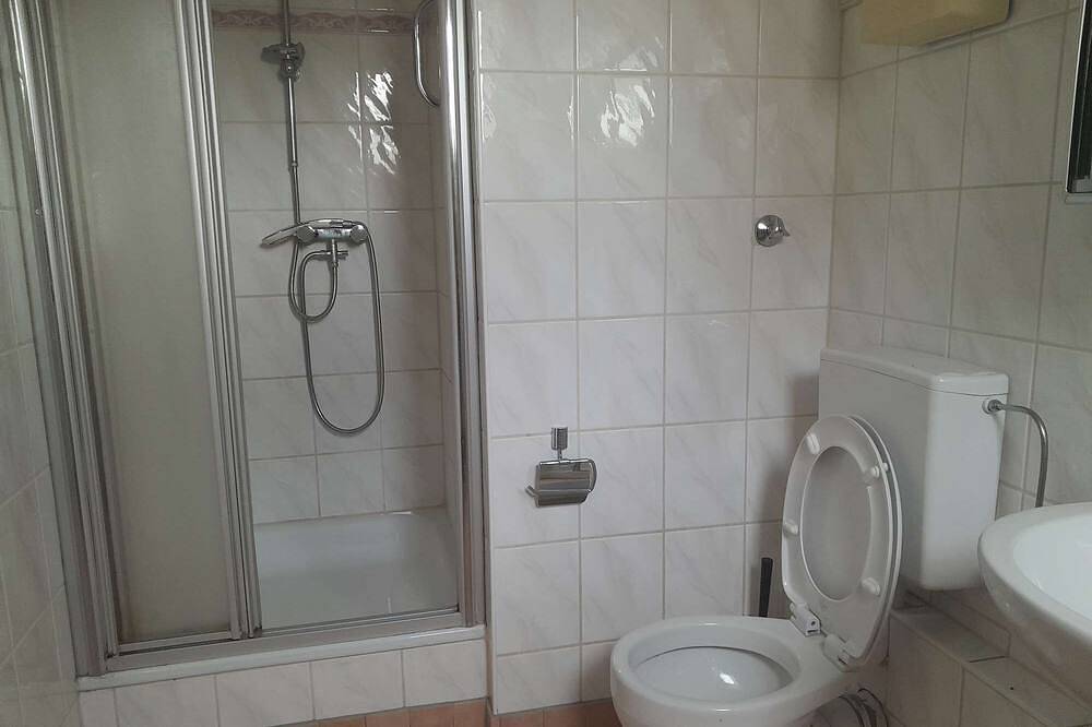 Ganze Wohnung, Luxuriöse großzügige Wohnung mit einem Schlafzimmer für zwei Personen in Wuppertal, Bergisches Land