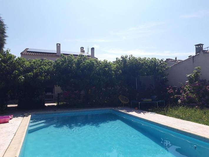 Location de vacances pour 6 personnes, avec terrasse et piscine à Garons