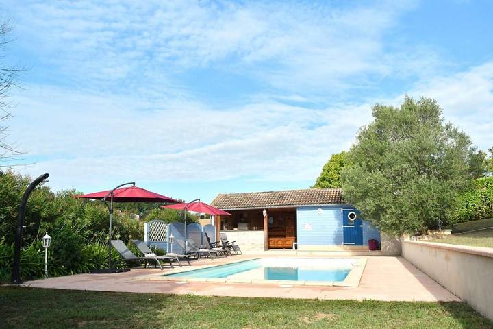 Location de vacances pour 8 personnes, avec piscine ainsi que vue et jardin à Roumagne - 2