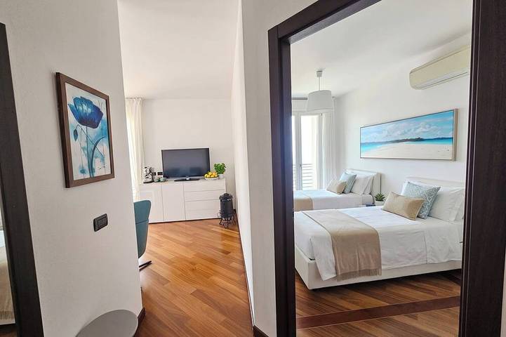 Ganze Wohnung, Clicksardegna Sea Breeze mit Terrasse direkt am Meer und Blick auf Capo Caccia in Sant'Anna, Alghero