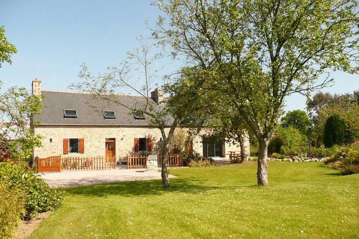 Gîte pour 6 personnes, avec jardin à Kermoroc'h