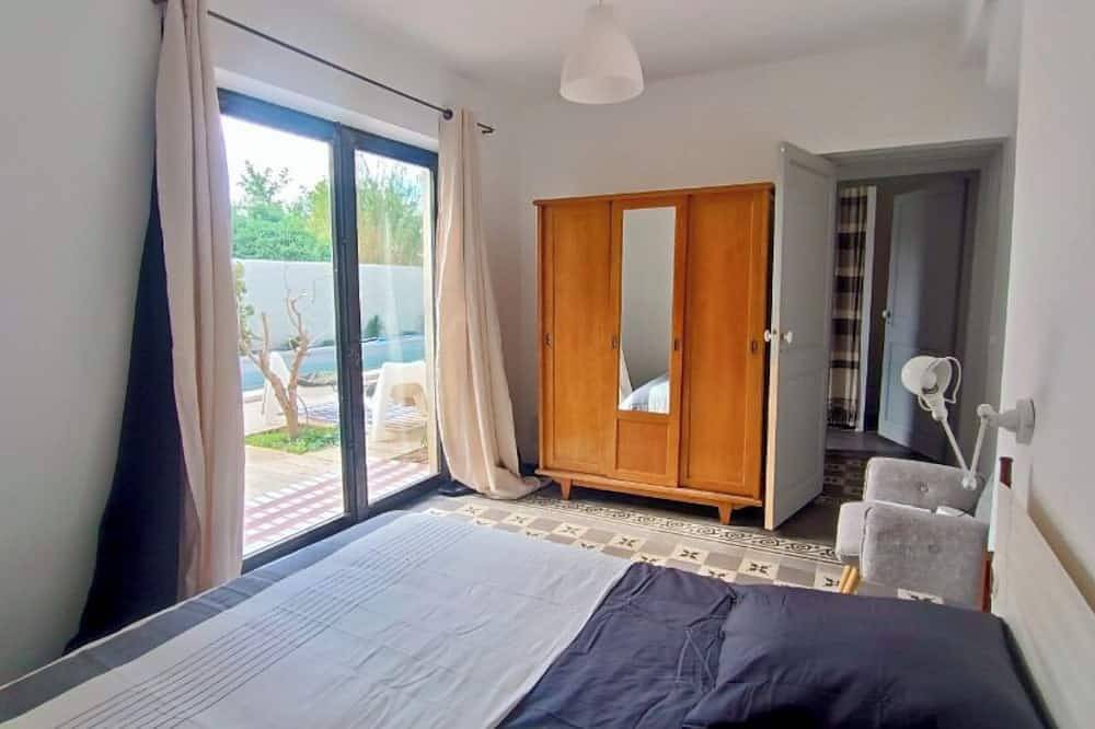 Uzès, listed Mazet, very nice view, air conditioning, shops on foot, secure swimming pool in Montaren-et-Saint-Médiers, Nimes und Umgebung
