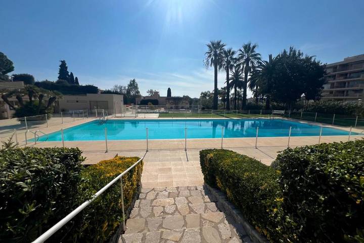 Vakantiewoning voor 4 personen, with Balkon and Terras as well as Zwembad in Juan-les-Pins