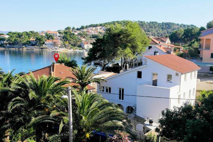 Ganze Wohnung, Studio Appartement am Strand Stomorska, Solta As-26008-a in Necujam, Solta