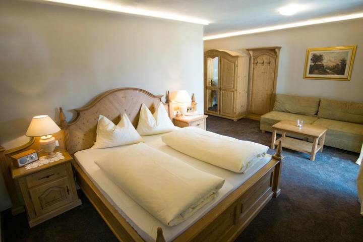 Chalet für 2 Personen, mit Terrasse und Garten im Dorf Tirol