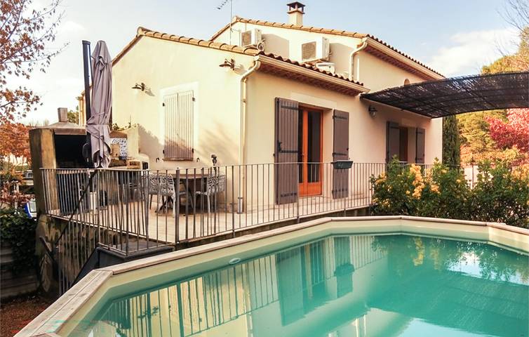 Location de vacances pour 6 personnes, avec terrasse ainsi que jardin et piscine à Mormoiron - 3