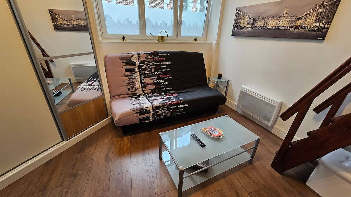 Studio entier, Old Arras studio avec mezzanine in Arras, Région d'Arras