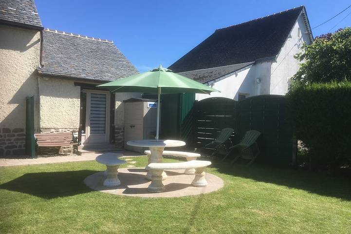 Gîte pour 4 personnes, avec Jardin à Hirel