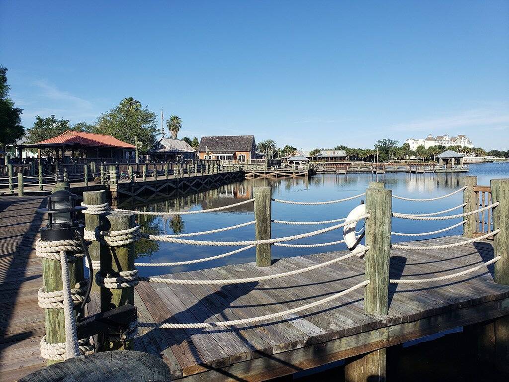Beste Lage in den Dörfern! Lake Sumter Landing zu Fuß erreichbar in The Villages, Sumter County
