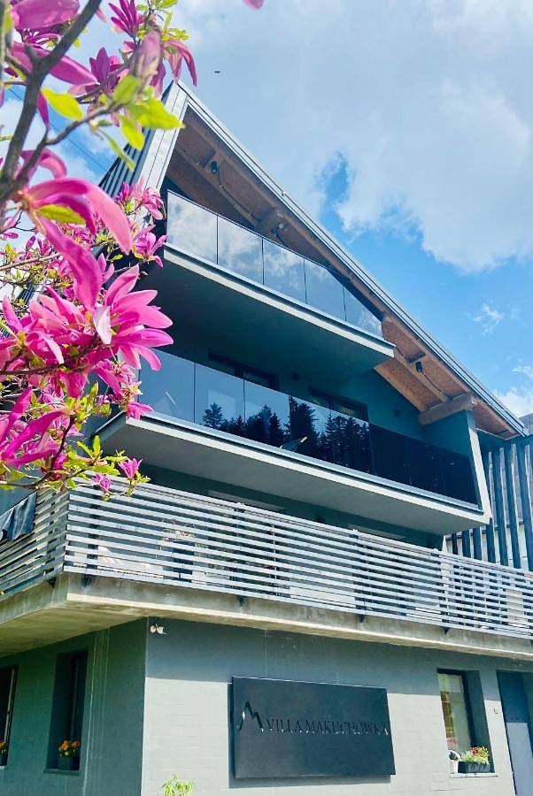 Apartament wakacyjny dla 18 osób, z Balkon i Taras oraz Ogród i Widok w Korbielów