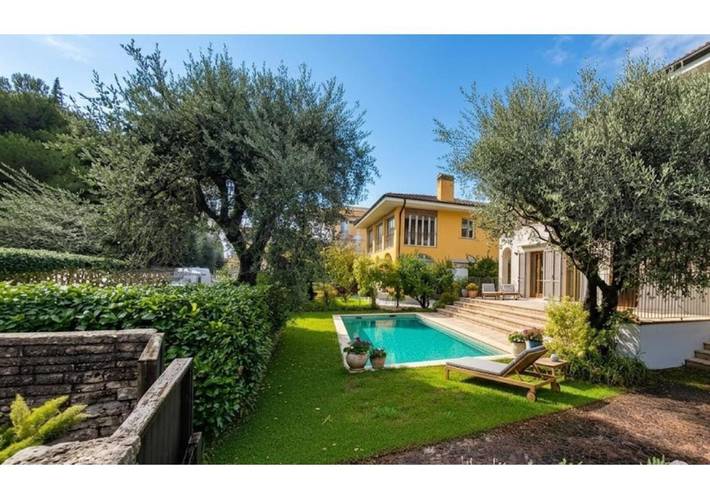 Villa per 8 persone, con piscina e giardino nonché idromassaggio, con animali domestici a Toscolano-Maderno