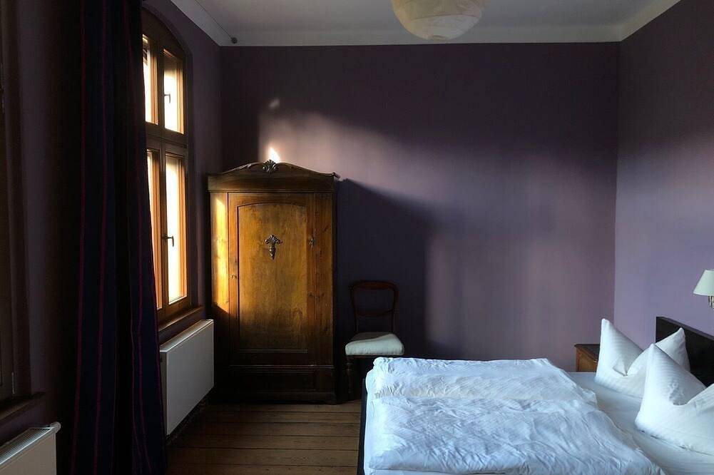 Ganze Wohnung, Romantischer Landbahnhof 1. Og, mit Gartensauna in Schwarz, Mecklenburgische Seenplatte