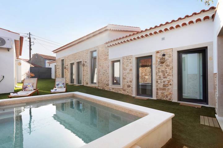 Apartamento entero, Vila Santa Luzia 2 con Piscina Compartida, Wi-Fi y Aire Acondicionado in Fátima, Distrito de Santarém