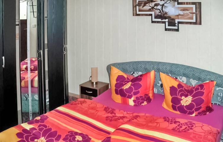 Ganze Ferienwohnung, 600m zum Strand - Parkplatz, Terrasse, Garten, Küche, Internet in Gothensee, Korswandt