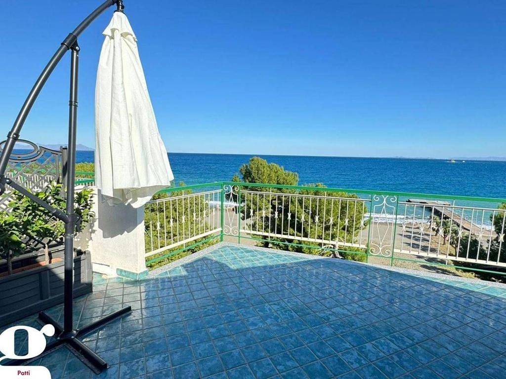 Ganze Wohnung, Penthouse by the sea with breathtaking view in Marina di Patti, Patti