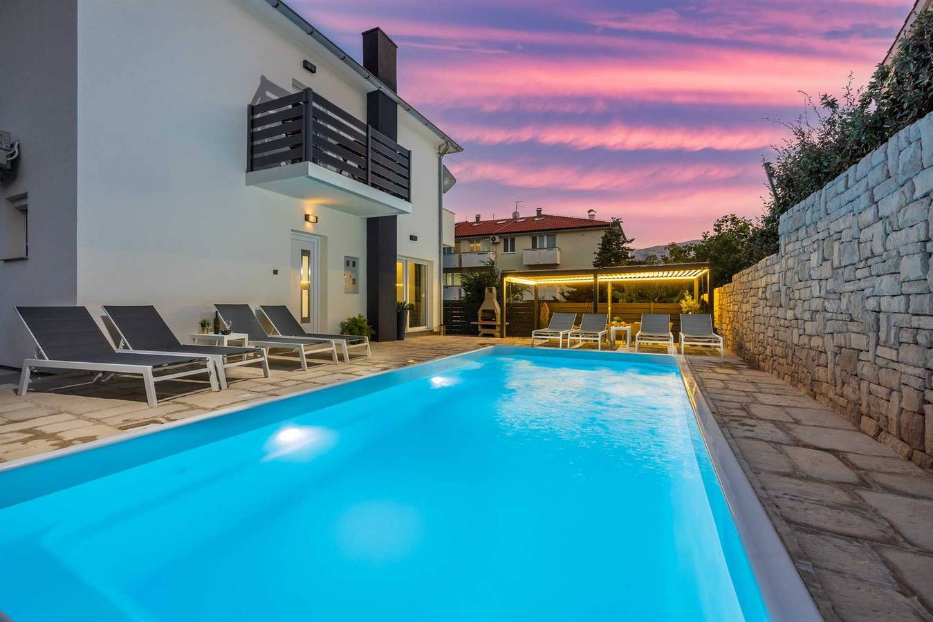 Villa Soleil am Meer mit privatem Pool in Vela plaža, Baska
