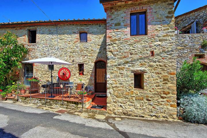 Chalet para 3 personas, con piscina y terraza, Se admiten mascotas en Toscana