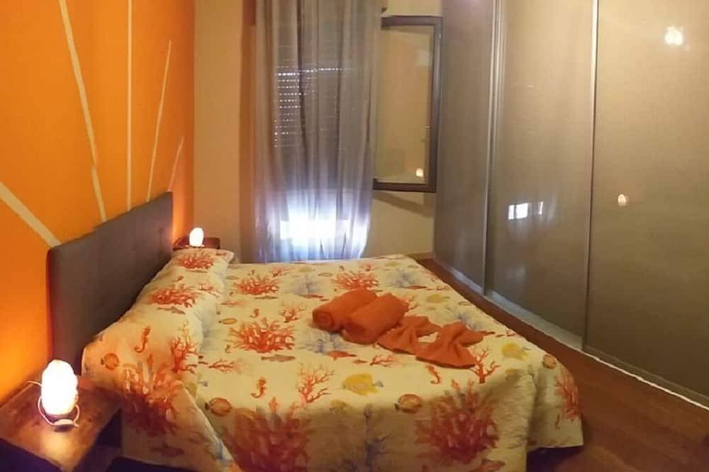 Orange Room With Garden View in Rivoltella del Garda, Desenzano del Garda