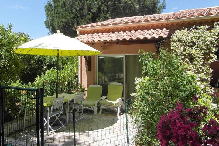 Gîte pour 4 personnes, avec jardin et terrasse, animaux acceptés à Cuttoli-Corticchiato