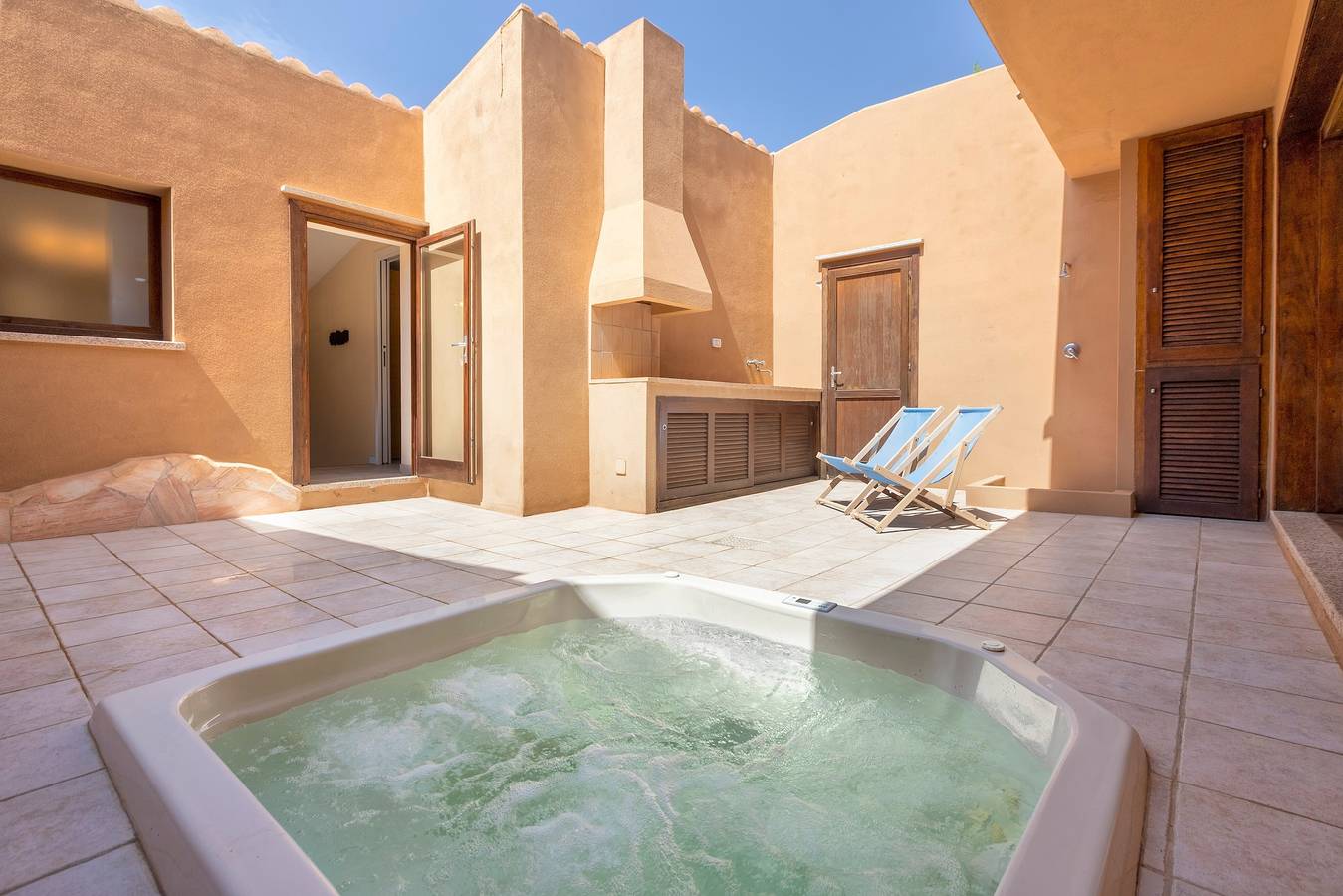 Villa 'Amalthea' con vista mare, terrazza privata e Wi-Fi in Costa Paradiso, Trinità d'Agultu e Vignola