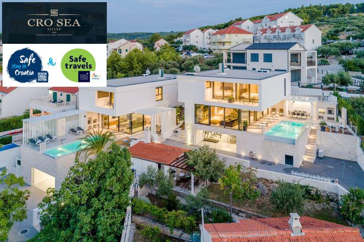 Villa pour 16 personnes, avec jardin et piscine, adapté aux familles à Sutivan