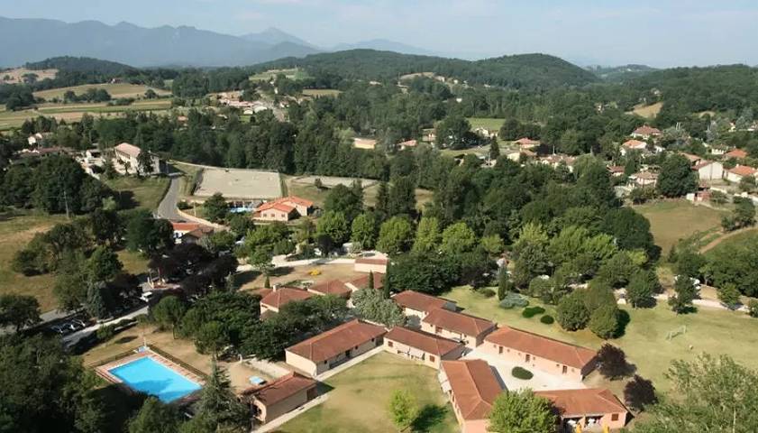Gîte pour 4 personnes, avec Terrasse et Piscine