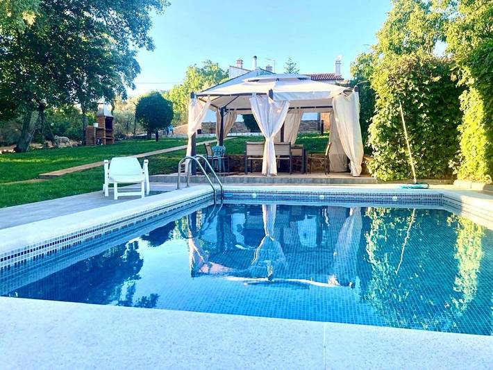 Casa rural para 5 personas, con vistas además de piscina y jardín en Castaño del Robledo - 2